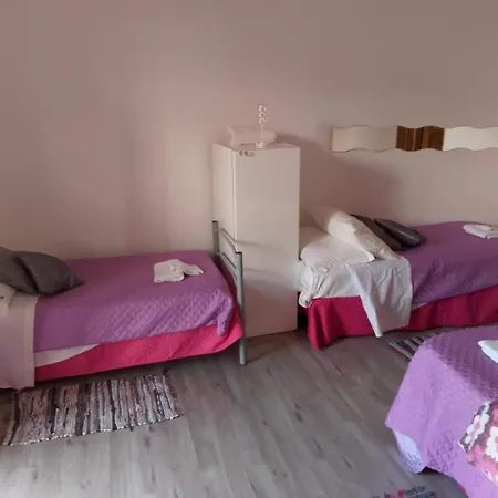 Smeralda Room's Séjour chez l'habitant Olbia